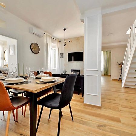 Domus Traiano - Port Apartment Civitavecchia Bagian luar foto