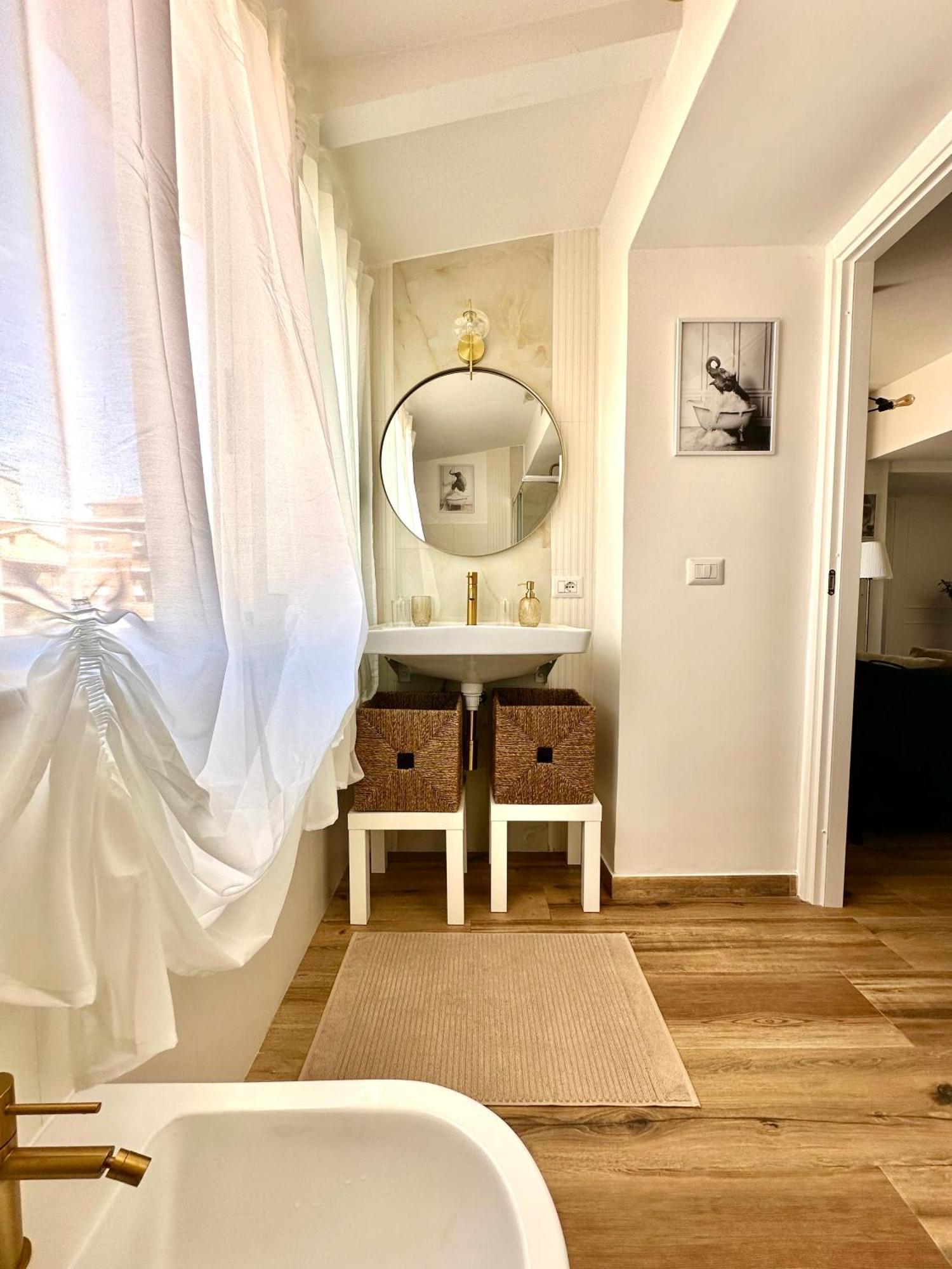 Domus Traiano - Port Apartment Civitavecchia Bagian luar foto