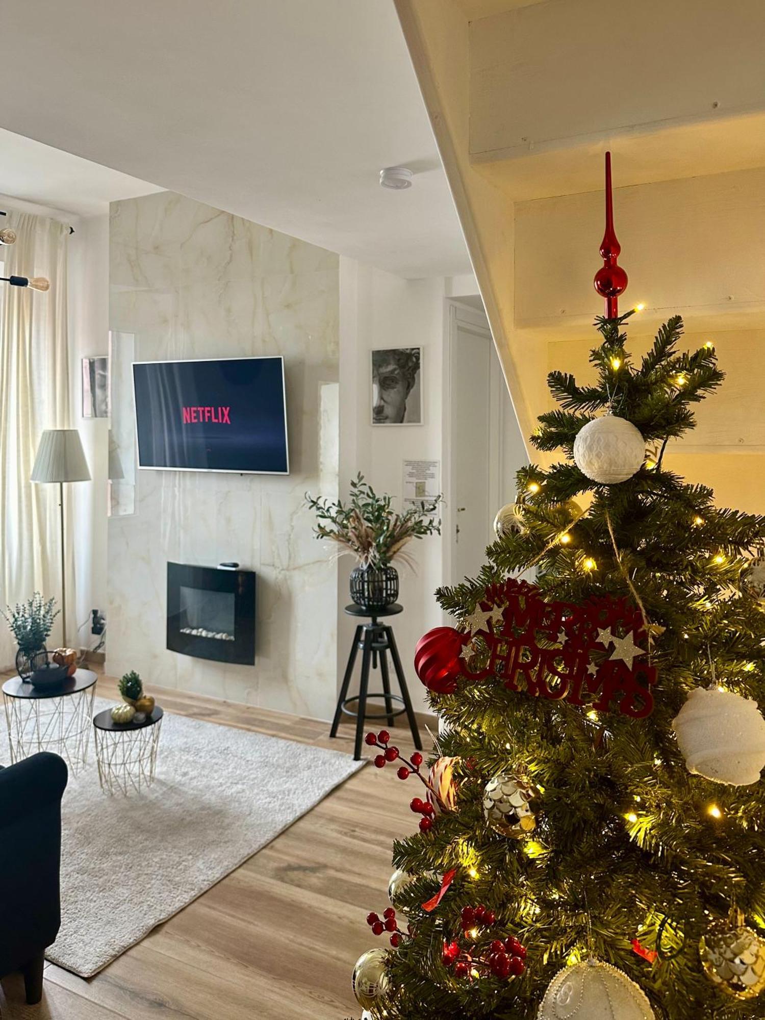 Domus Traiano - Port Apartment Civitavecchia Bagian luar foto